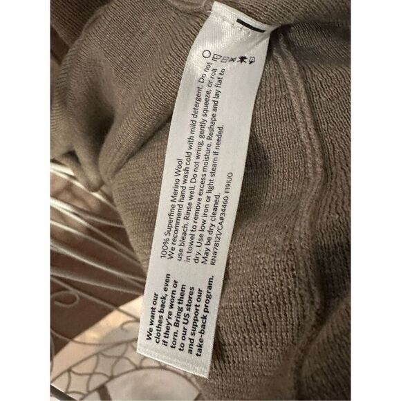 Great Condition Eileen Fisher olive Superfine Merino Wool Long Cardigan Size lar - Picture 3 of 4